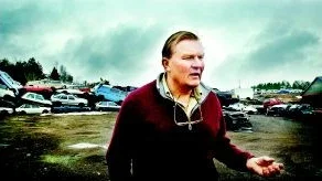 Skrotar. De bilar som ingen gör anspråk på hamnar hos Jan Solstad på bildemonteringen i Västervik. När bilarna skrotas tillfaller skrotningspremien kommunen.Foto: Matilda Ahl