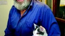 Värnar om katter. Ingemar Andersson är en av medlemmarna som hjälper till med jourhem. Han har öppnat sitt hem för övergivna katter.Foto: Anders Steiner