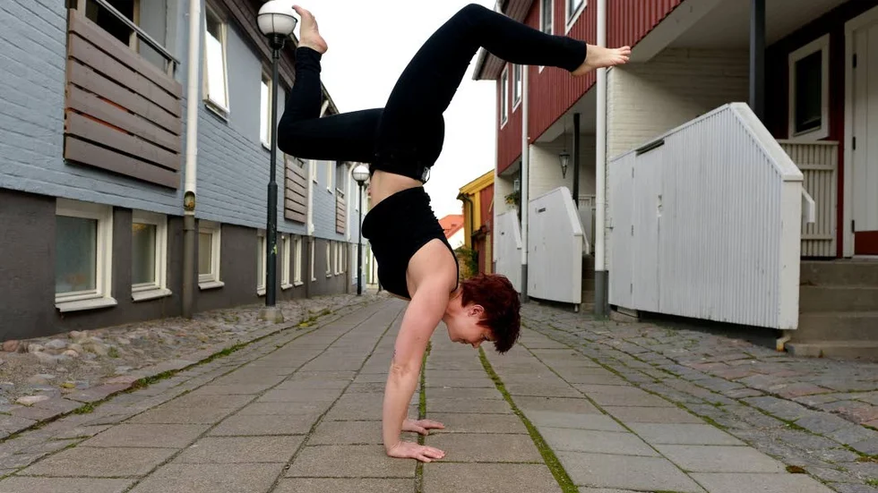 Avancerat. Anna-Carin Tall har kommit långt på kort tid. Hennes bakgrund som gymnast har hjälpt med den saken.