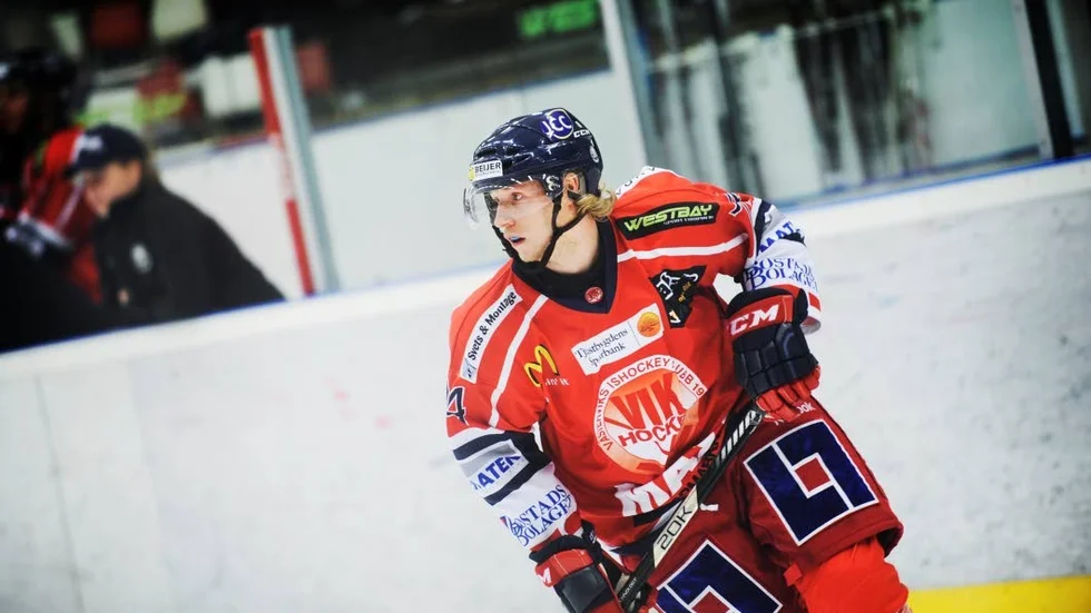 Anton Svanström gör sin första match för säsongen i VIK-tröjan i morgon.