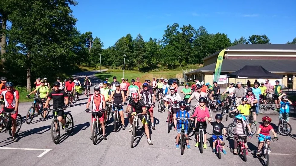 Taggade. Ett 50-tal vuxa och drygt ett dussin barn deltog i årets Ankarsrumsunda.