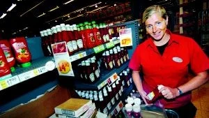 Är med. Camilla André har jobbat inom handelsbranschen i 20 år, hon tycker att det känns viktigt att vara med i de Handelsanställdas förbund och a-kassan. Foto: Elin Lundholm