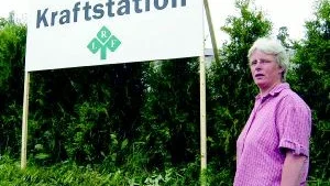 Överhopad. Att vara bonde innebär inte bara att vara att till exempel köra tröska eller sköta djuren. Det blir en hel del pappersarbete också intygar Kicki Olsson,  lantbrukare och ordförande i LRF:s kommungrupp i Västerviks kommun.  Arkivbild: Hans brandin