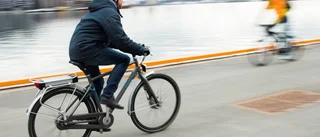 Livsfarliga elcyklar visslar förbi på gångvägar