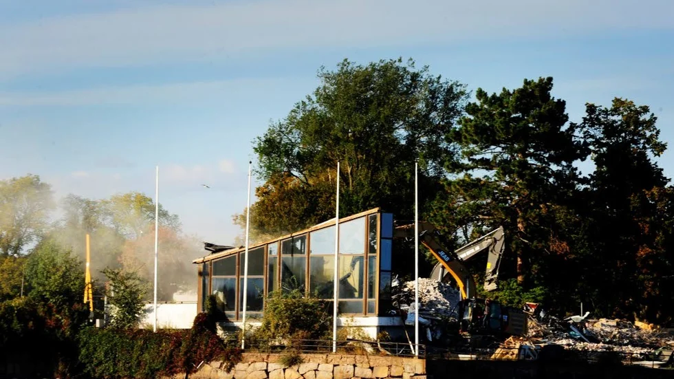 SLOTTSHOLMEN. Den gamla restaurangbyggnaden rivs i september 2014.