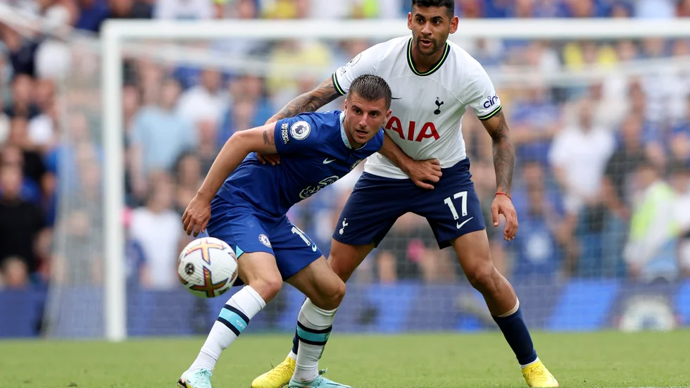 Cristian Romero, till höger, har skrivit på ett femårskontrakt med Tottenham. Arkivbild.