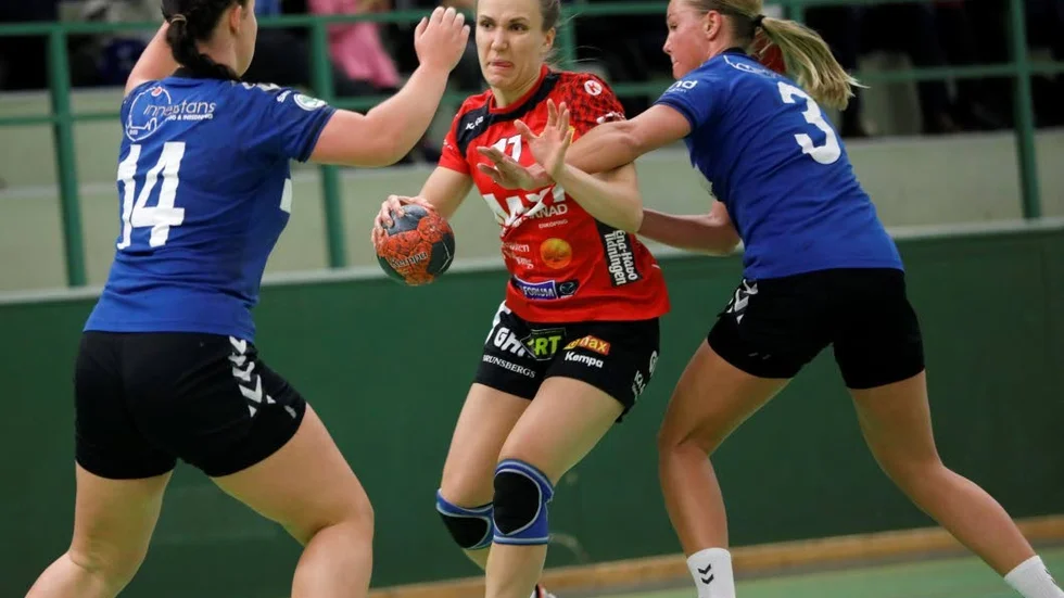 EHF:s lagkapten Therese Lundström ser framår och kommer fortsätta i EHF.