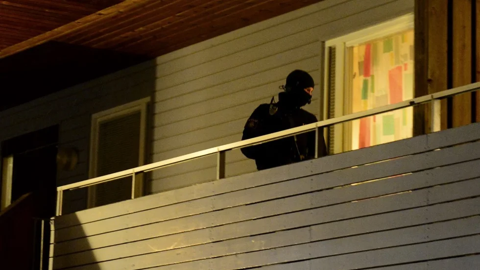 BOLIDEN 2015-11-19
Massivt polispådrag i samband med gripandet av en terroristmisstänkt person på ett asylboende i Boliden på torsdagskvällen. 
Den misstänkte terroristen Mutar Muthanna Majid har gripits, uppger Säpo för TT.
Foto: Robert Granström / TT / kod 11104