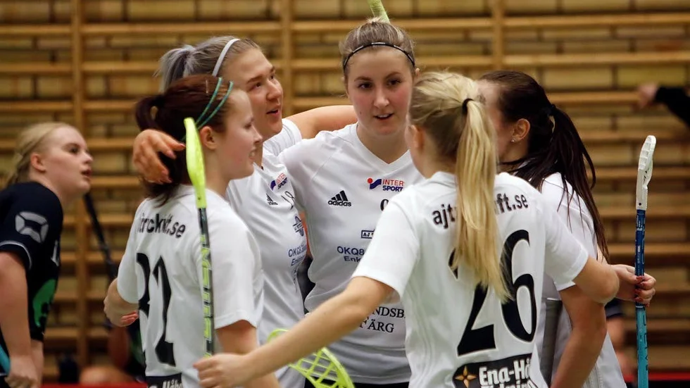 EIBK tig en imponerande seger i för sta träningsmatchen.