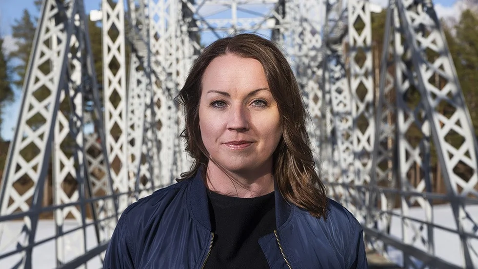 "Författaren bjuder på ett myller av personer och spännande händelser. Men det vill sig inte riktigt", skriver NSD:s recensent om Bodenförfattaren Tina N Martins "Åskledaren".