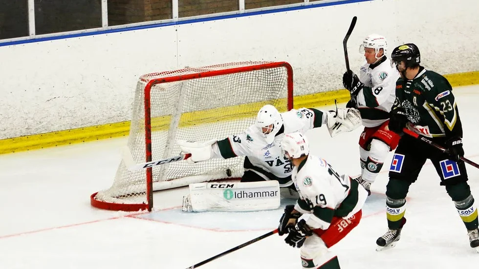 Pucken i nät i powerplayspel hemma mot Väsby.
