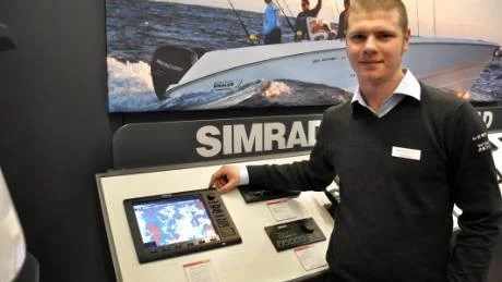 Västerviksbördige Daniel Scharf visade bland annat en ny modell av den på större fritidsbåtar allt populärare multidisplayen, instrumentet där du får all önskvärd information.