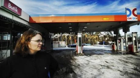 Macken i Verkebäck stänger efter sommaren. Ägaren Jessica Appelqvist är besviken på OKQ8 som inte vill satsa på en etanolpump på stationen, och därmed tvingas stänga den.Foto: Ellen Kindstrand