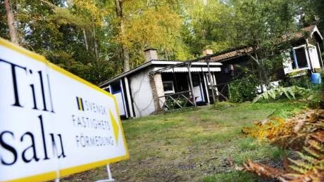 Denna stuga på Backstigen är ett av många fritidshus som finns till salu i Västerviks kommun just nu. Foto: Lisa Olaison