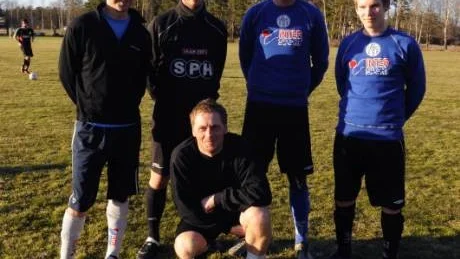Johan Karlsson och Mikael Printz är två av Gunnebos nya spelare, Peter Lönnblom och Håkan Karlsson har flera säsonger bakom sig i klubben. Längst fram Jörgen Söderlund som delar tränarsysslan med Markus Harrysson, dessutom spelar Söderlund i laget.Foto: Anders Steiner