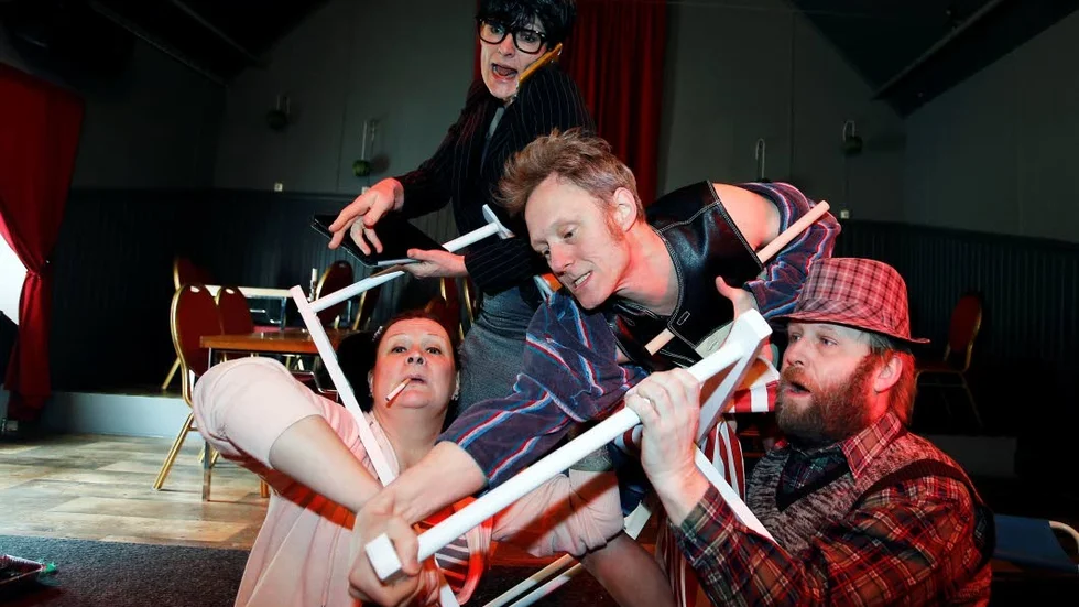 Annelis Stolt, Malin Kärrbrink, Kalle Nilsson och Johan Ravelid på camingen "Paradiset". David Sennerstrand medverkar också, men saknas på bilden.