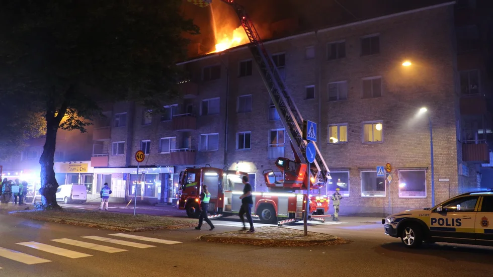 En brand i ett flerfamiljshus på Vaksalagatan utbröt natten mot lördag.