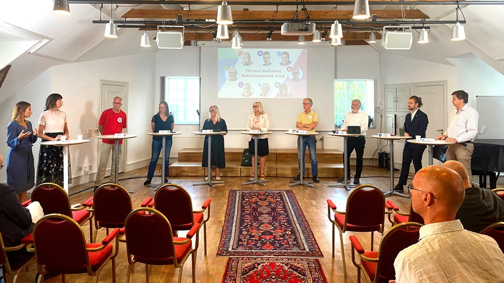 Företrädare från åtta av nio partier i regionfullmäktige deltog i fredagens debatt, som modererades av Anna Amnèus och Maria Eliadis.
