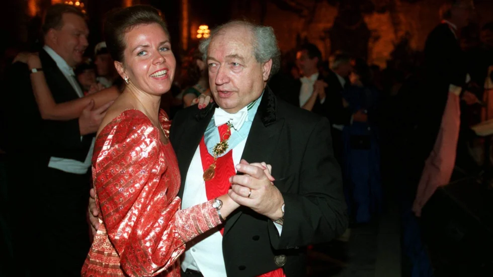Jan-Erik Wikström tillsammans med dåvarande hustrun Cecilia Wikström på Nobelfesten i Stadshuset i Stockholm 1996. "Han trodde aldrig att döden var slutet och nu får han möta det som inget vet något om men som han var övertygad om fanns", berättar Cecilia Wikström.