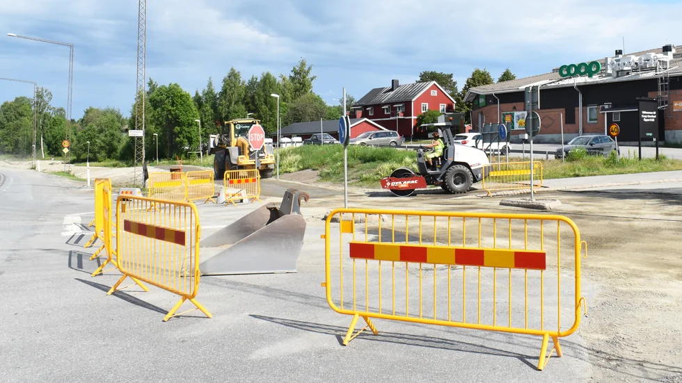 Gång- och cykelvägar återställs och asfalteras, liksom de gator som har blivit avgrävda. 