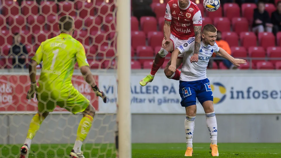 Dino Salihovic i kamp mot Kalmar. IFK-spelaren fick spela på en ny position till vänster.