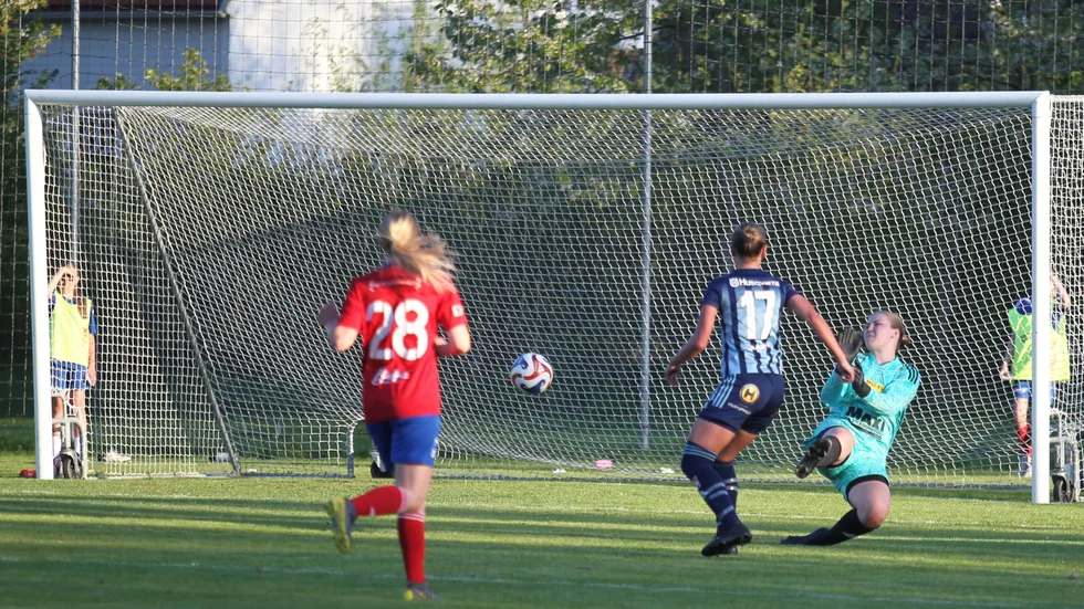 Borens IK:s damlag har en tuff tid. Respass i Svenska cupen i veckan och nu tvingas laget lämna walk over i serien på lördagen.