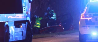 En till sjukhus – krockade med lyktstolpe