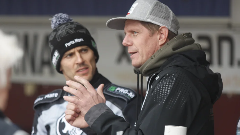 Smedernas lagledare Jerker Eriksson får klara sig utan polacken Grzegorz Zengota mot Piraterna.