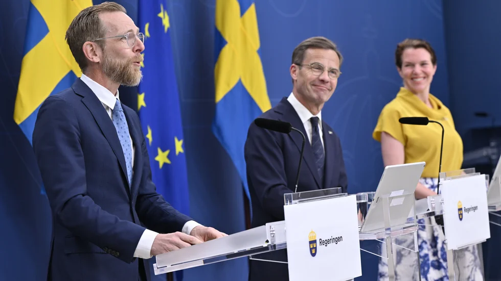 Socialminister Jakob Forssmed (KD), statsminister Ulf Kristersson (M) och Liberalernas gruppledare Lina Nordquist (L) håller pressträff för att presentera regeringens kommande lagrådsremiss om gårdsförsäljning av alkoholdrycker.