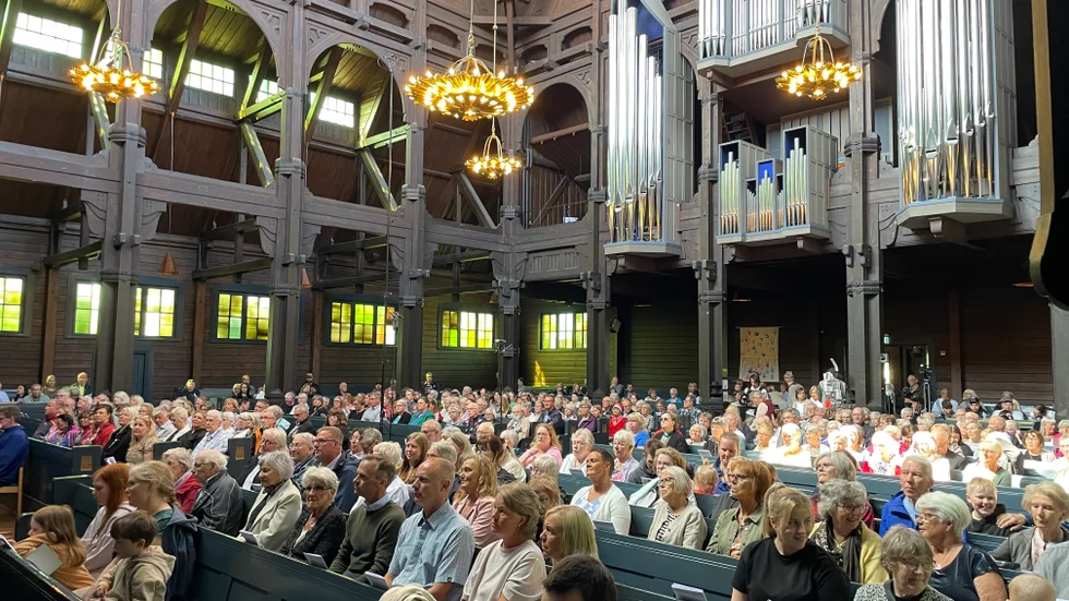 Kirunaborna gick man ur huse för att vara med på den sista gudstjänsten i kyrkan på dess nuvarande plats.