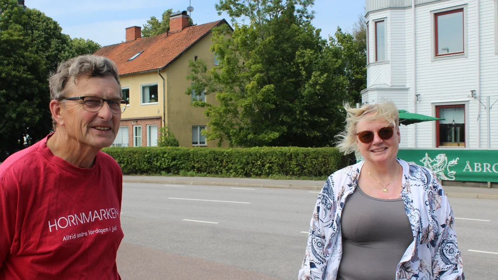 Jeanette Lundborg och Börje Carlsson är båda med i styrelsen för Horns marknadsförening. De söker ständigt nya medlemmar som vill hjälpa till. 