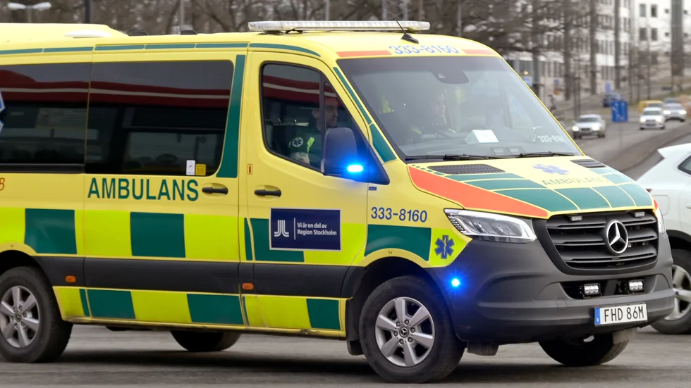 En ambulans har voltat. Ambulansen på bilden har inget med artikeln att göra. Arkivbild.