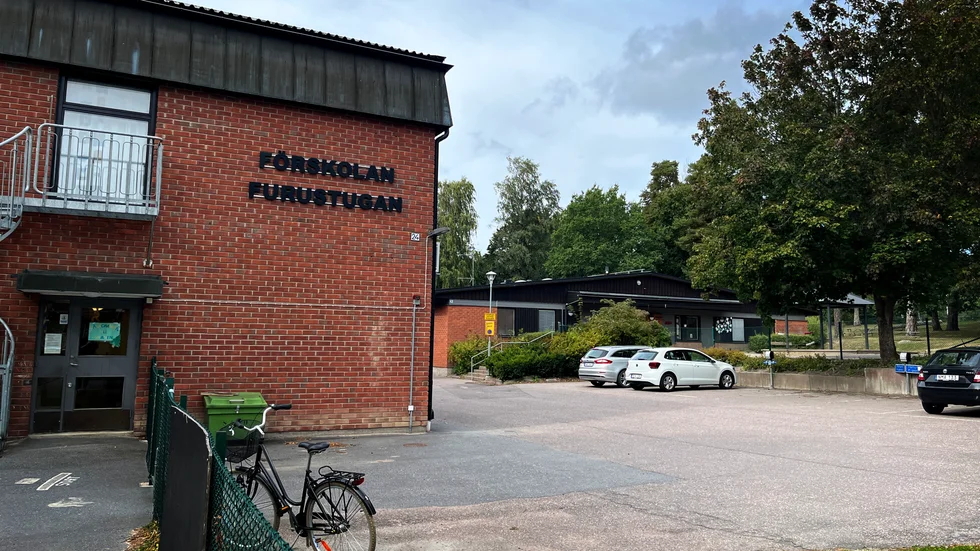 Nu införs förbud mot att vistas i de fukt- och mögelskadade delarna av Furustugans förskola.