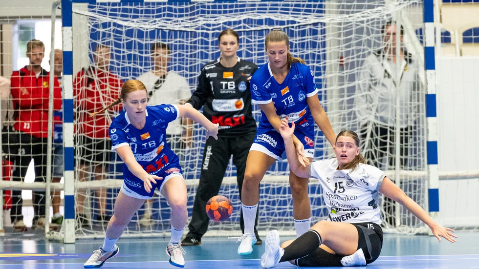 Tuva Nilsson, i vitt, och Guif ställs mot liglaget Kristianstad HK i cupen.