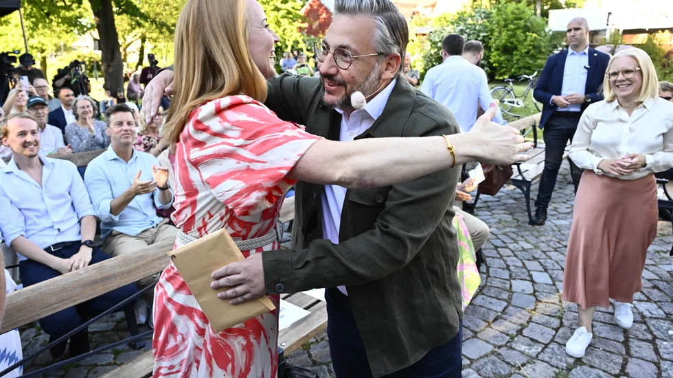 Centerpartiets partiledare Muharrem Demirok ger ett hoppfullt intryck av att lite tydlighet och ny politik kan komma från partiets arbetsgrupper. 