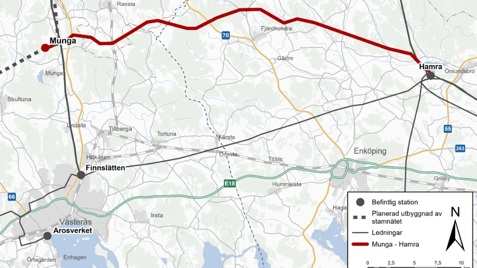 Den röda linjen visar den planerade dragningen av kraftledningen som Svenska Kraftnät sökt tillstånd för. Den svarta linjen visar den befintliga kraftledningen, som så småningom ska rivas.
