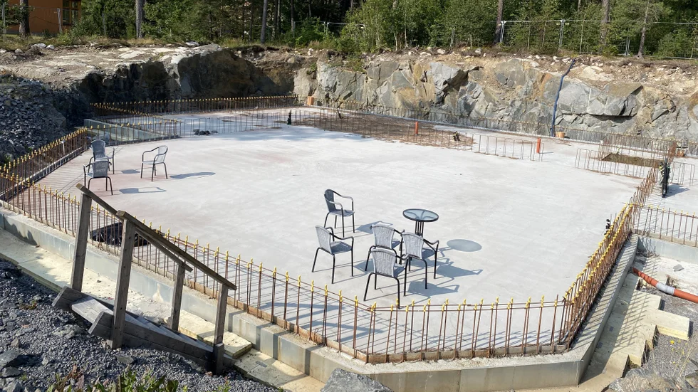 Hittills har vissa markarbeten gjorts inför byggandet av moskén.