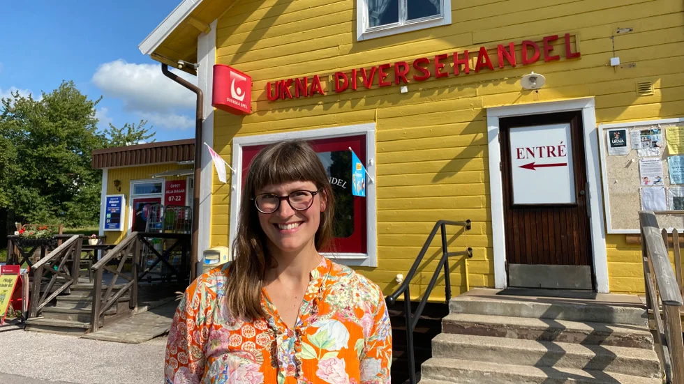 Anna Zetterholm har nu drivit Ukna diversehandel i ett år, tillsammans med sambon Kalle Larsson.