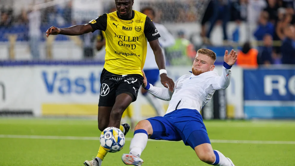 Mjällbys målskytt Imam Jagne och IFK Norrköpings högerback Dino Salihovic.