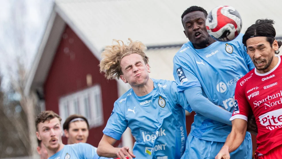 Leo Lifs och Frank Odhiambos AFC Eskilstuna blir av med tre pinnar.