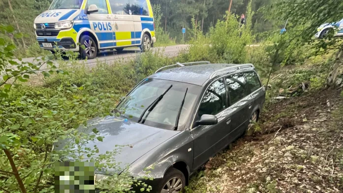 Färden slutade i ett dike vid infarten till Storsands badplats. Mannen misstänks nu för grovt rattfylleri.