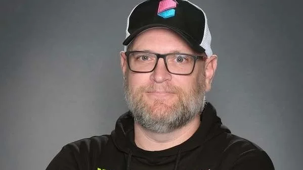 Martin Peterson är Solfjäderstadens nye tränare i division 2 på herrsidan. "Vi ska slåss där uppe", säger han inför serien.