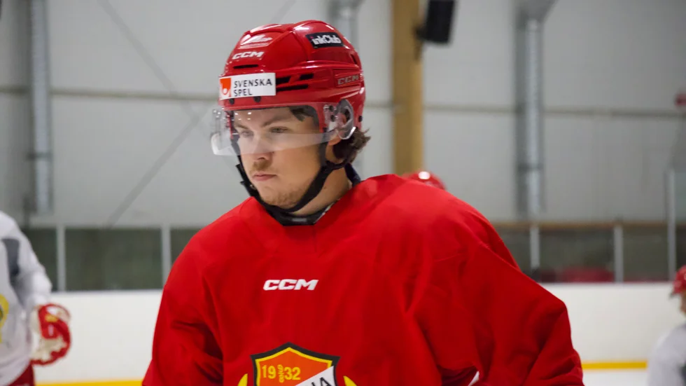 Oliver Kandergård under måndagens ispass.