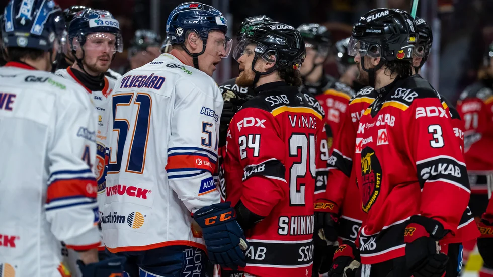 "Slutspelshockey är något annat än grundseriehockey, och det kommer att bli ett mentalt och fysiskt ställningskrig", säger Emil Sylvegård.