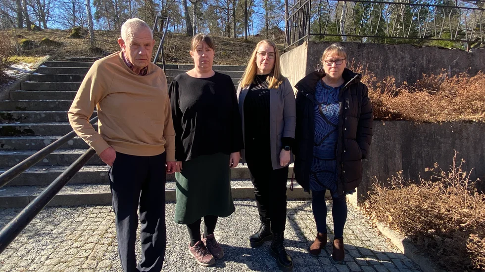 Fackförbundet Sveriges Lärare i Flen, från vänster: Dan Olofsson, Lise-Lotte Johansson, Åsa Gustafsson och Irene Breslin, är oroade över skolsituationen i kommunen efter den senaste tidens hot om varsel.