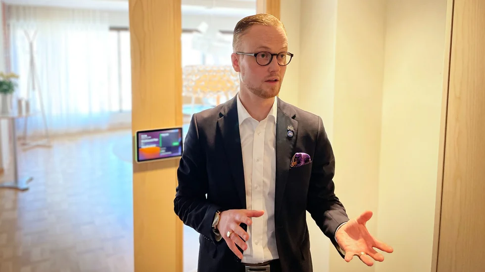 Andreas Löwenhöök (M), oppositionsråd, har skrivit motionen om att inför en chattfunktion i kommunens kundtjänst.