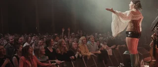 Sara Parkman visar sig naken och sårbar i "Som vi har älskat"