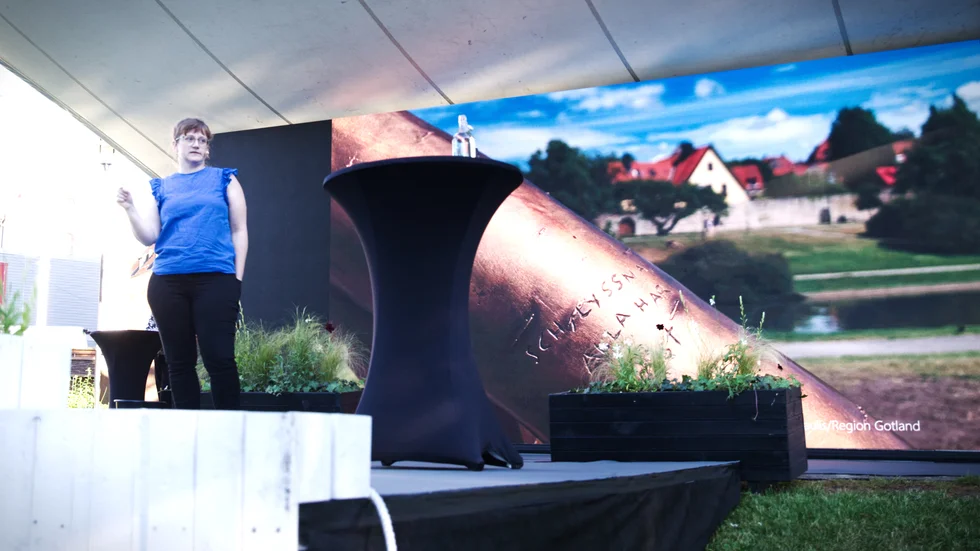 Sara Maxe, dotter till Ing-Marie Wieselgren, besökte i fjol Almedalsveckan för första gången. I år valde hon att tala inför den stora publiken som kommit till Almedalen på måndagskvällen.