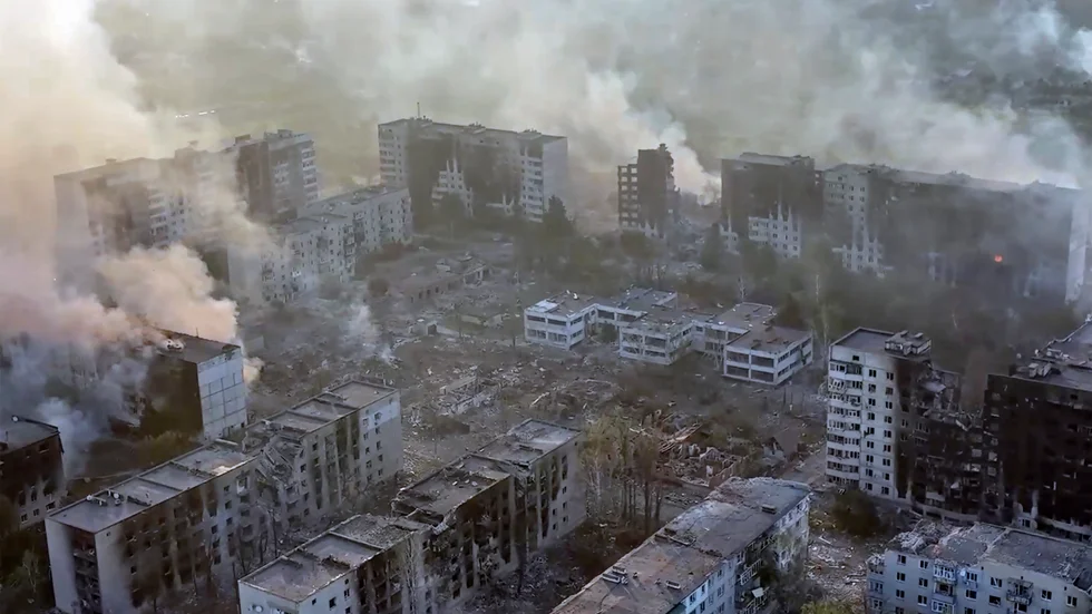 Ett bostadsområde i Vovtjansk vid frontlinjen i nordöstra Ukraina, fotograferat från luften vid tunga ryska bombardemang den 28 maj. Bilden distribuerades nyligen av ett förband i Ukrainas armé.