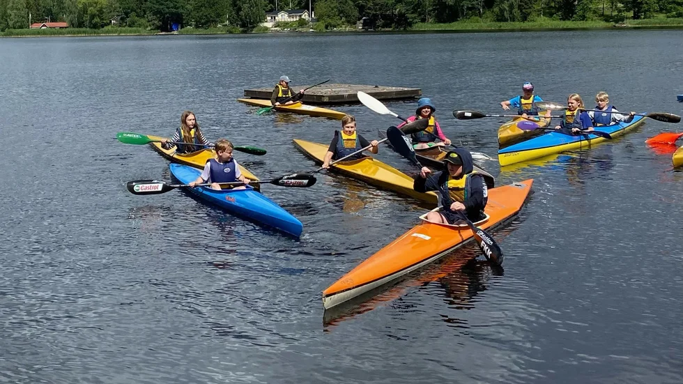 Samling av alla efter träning i K2 kanoter.